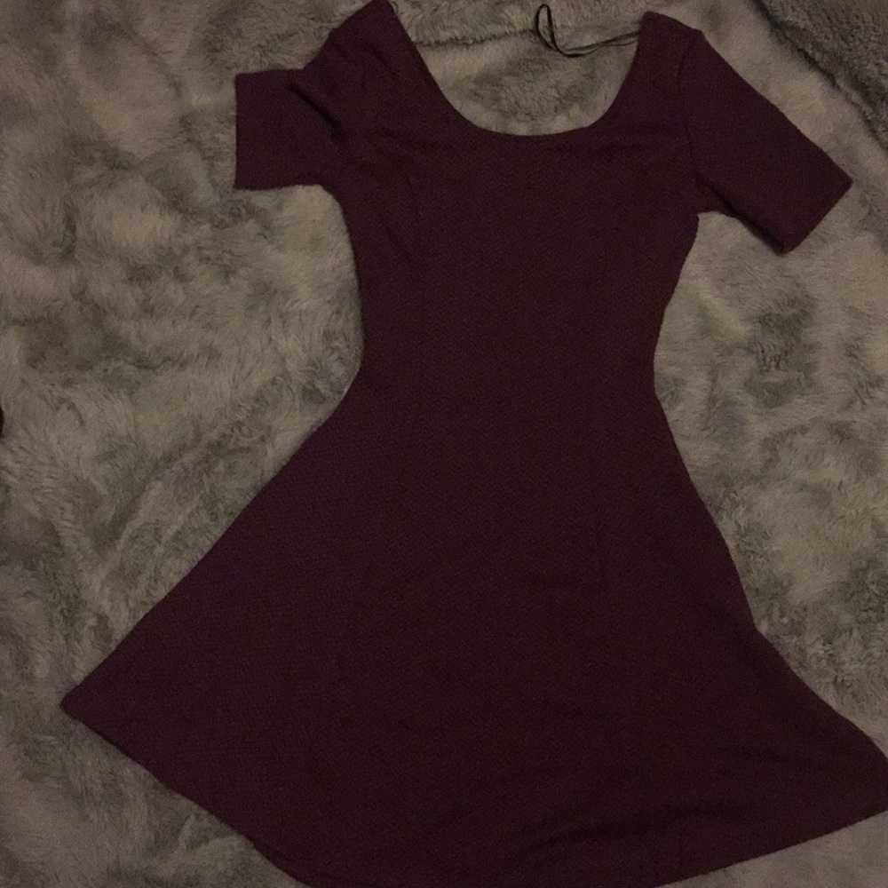 Burgundy short sleeve dress